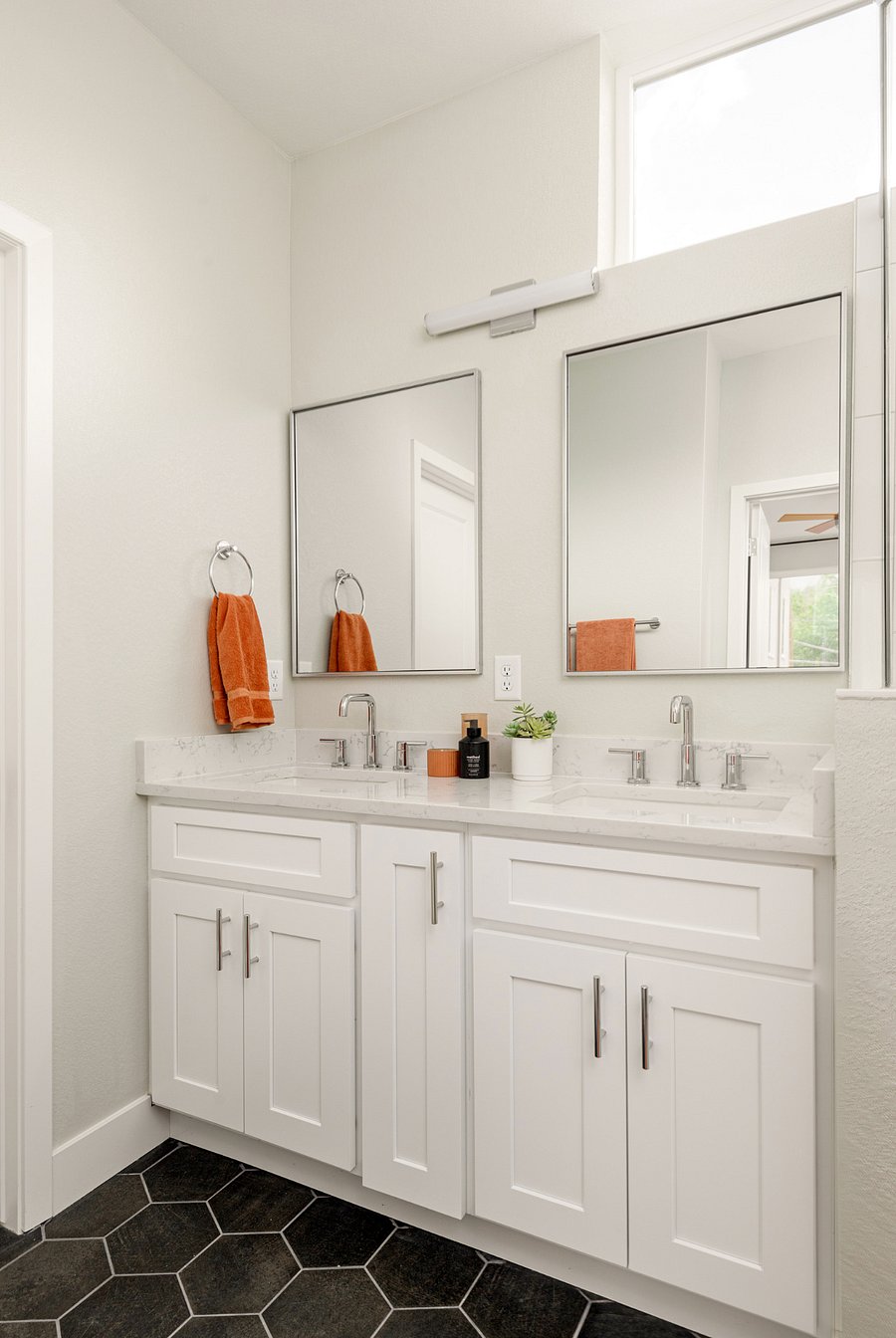 Primary bedroom bath