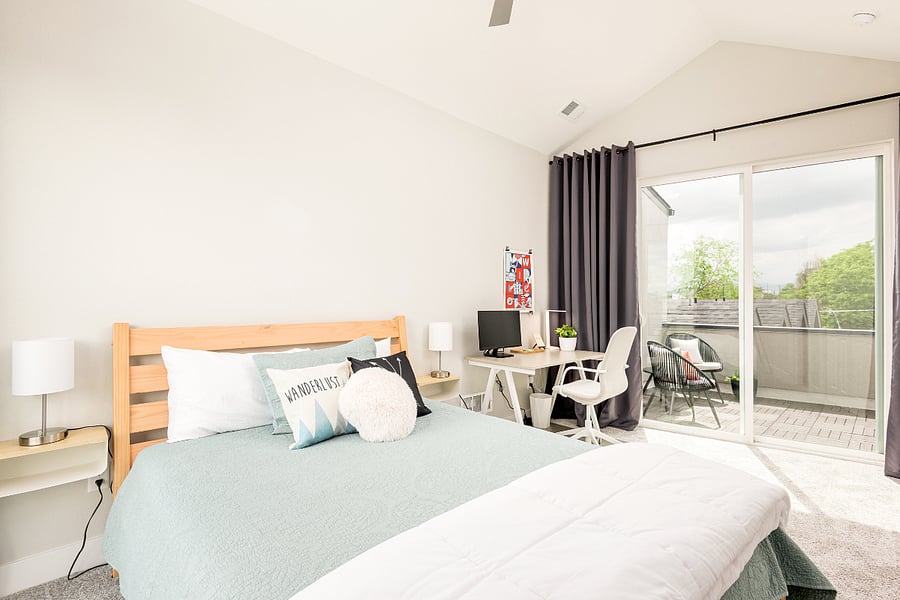 2nd bedroom / deck