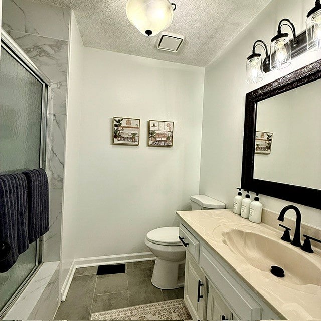 Upper level second full bathroom