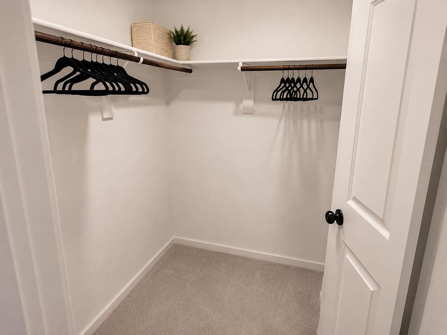 Walkin Closet - Master Bedroom