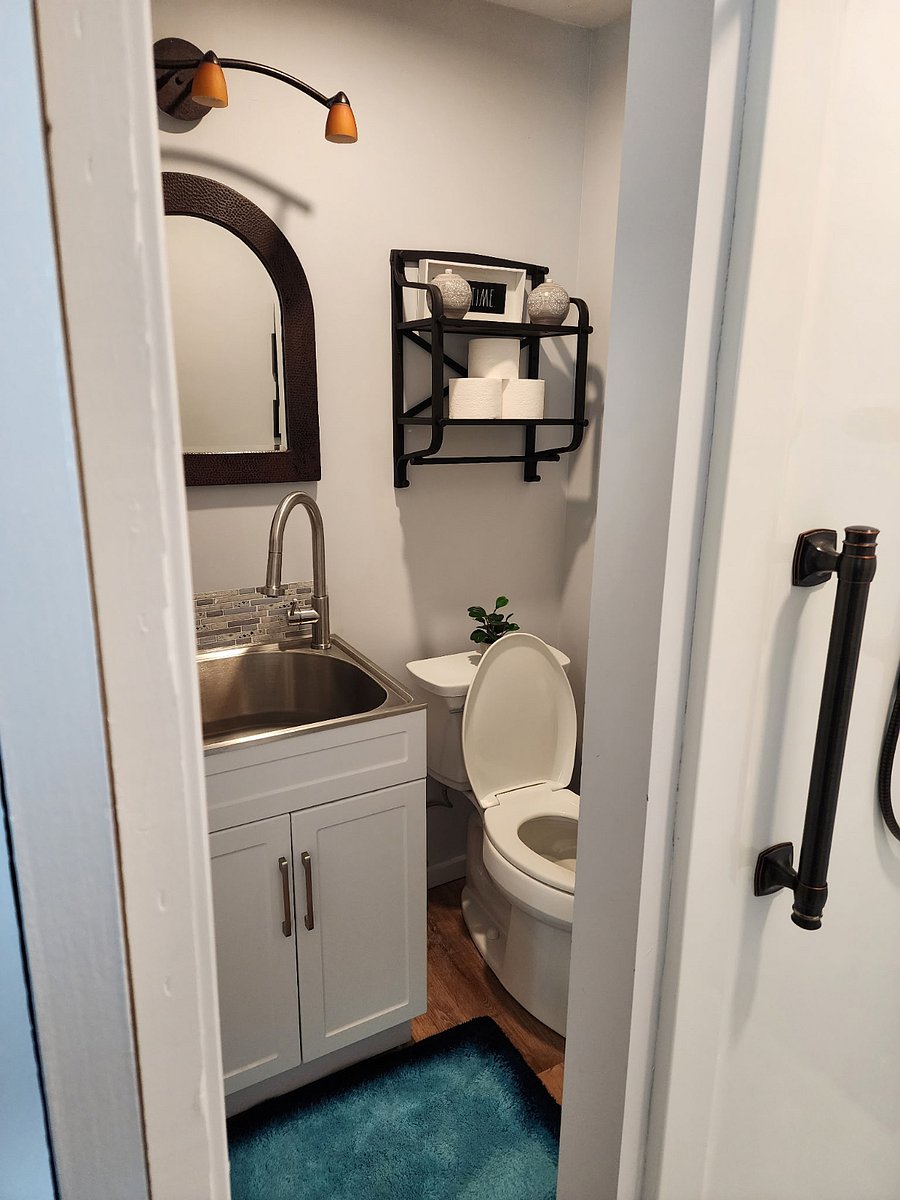 Private 3/4 bathroom