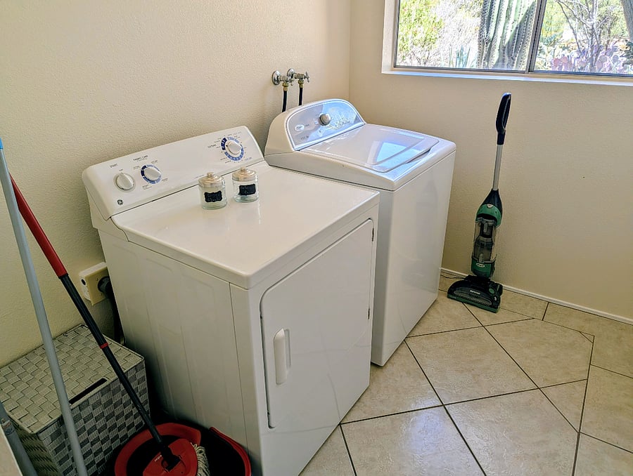 Laundry and cleaning ustensil