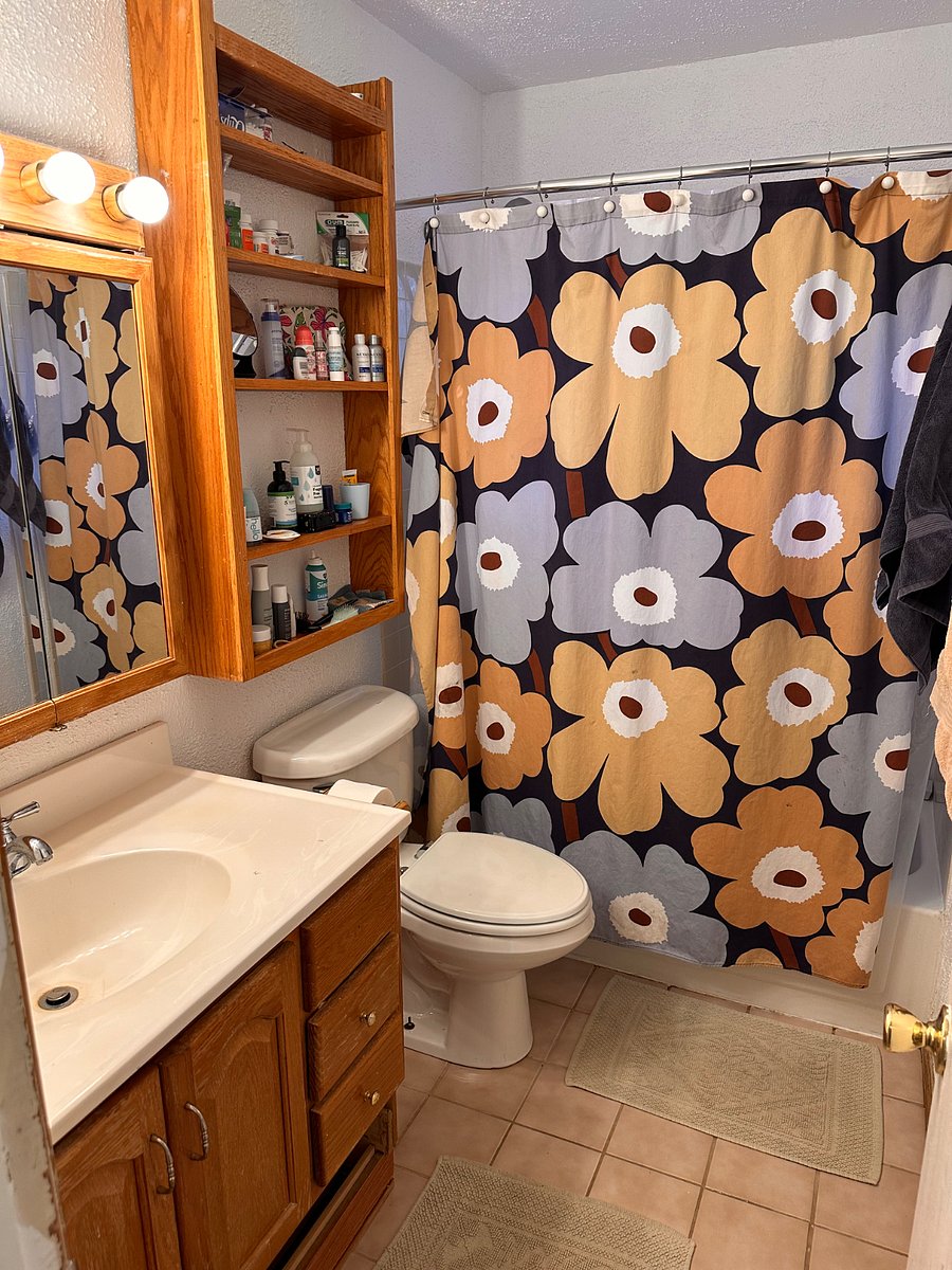 Upper level bath