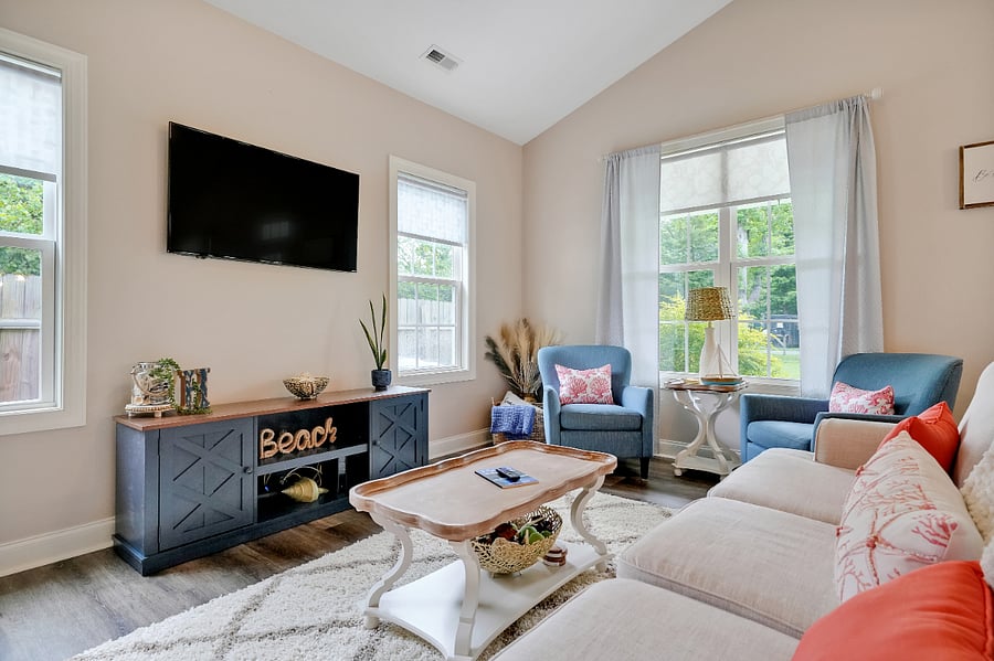 Family Room w/ Smart TV
