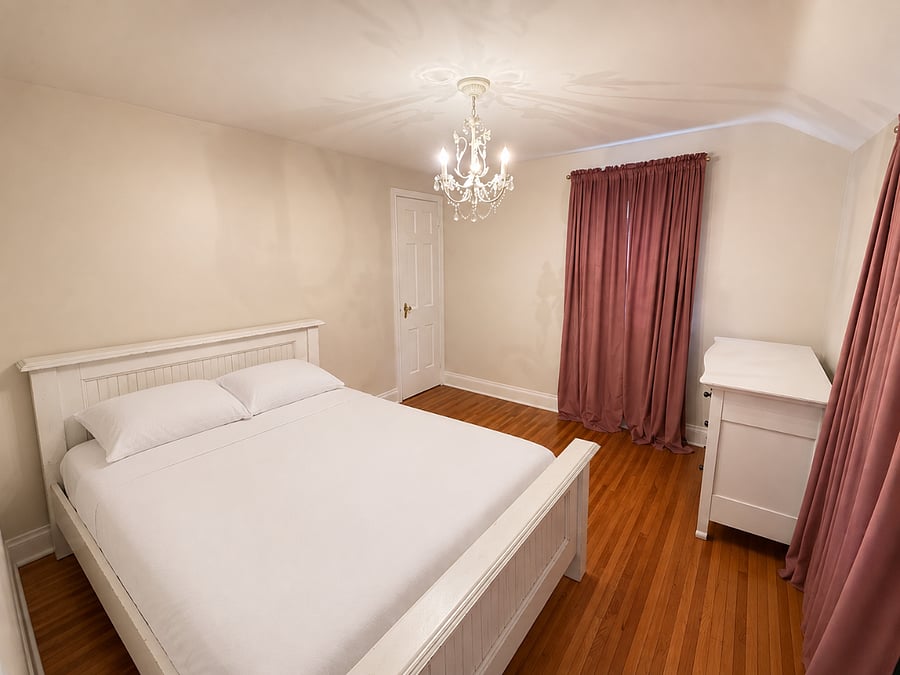 Designed with comfort and simplicity in mind, this spacious guest room offers a full-size bed with fresh linens, hardwood floors, ample storage, and room-darkening curtains for a restful nights sleep. Ideal for traveling professionals, visiting families, or extended-stay guests.