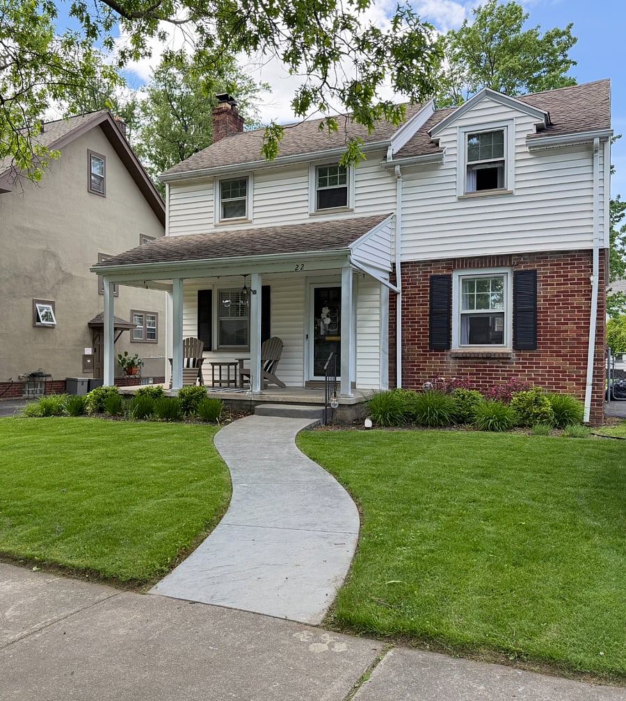Perfect for traveling healthcare professionals! This fully furnished 3-bedroom home offers a quiet residential setting within walking distance of Strong Memorial Hospital and the University of Rochester. Comfortable, convenient, and move-in ready.
