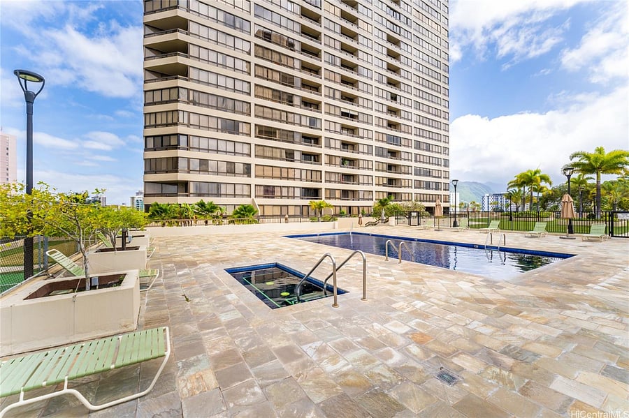 Pool/Jacuzzi