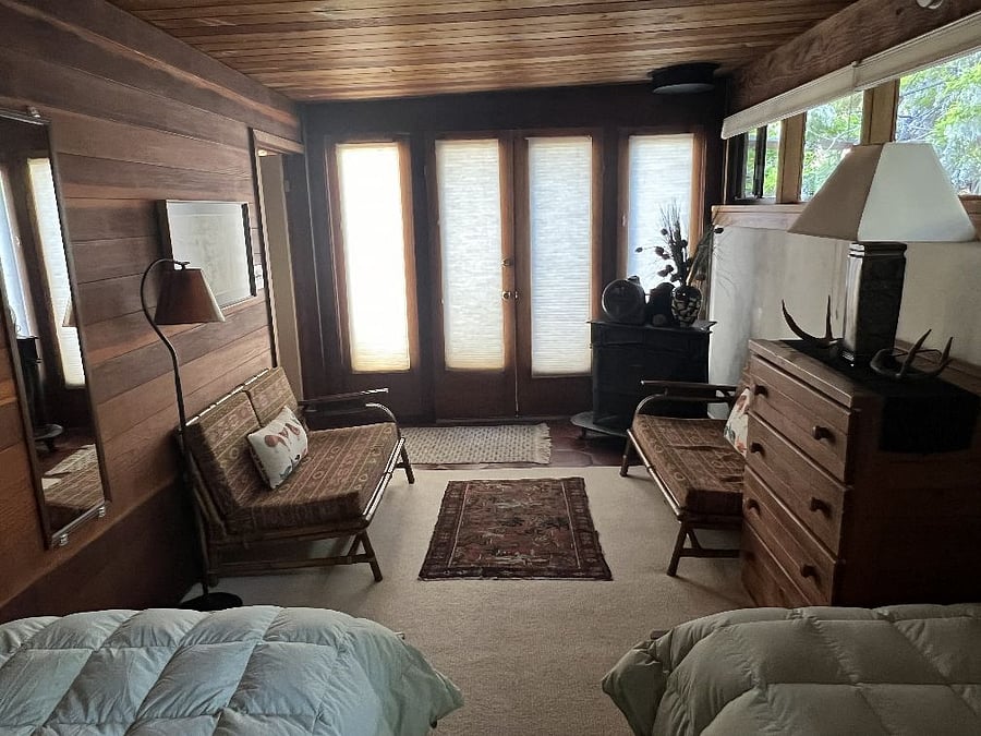 Guest house twin bedroom.