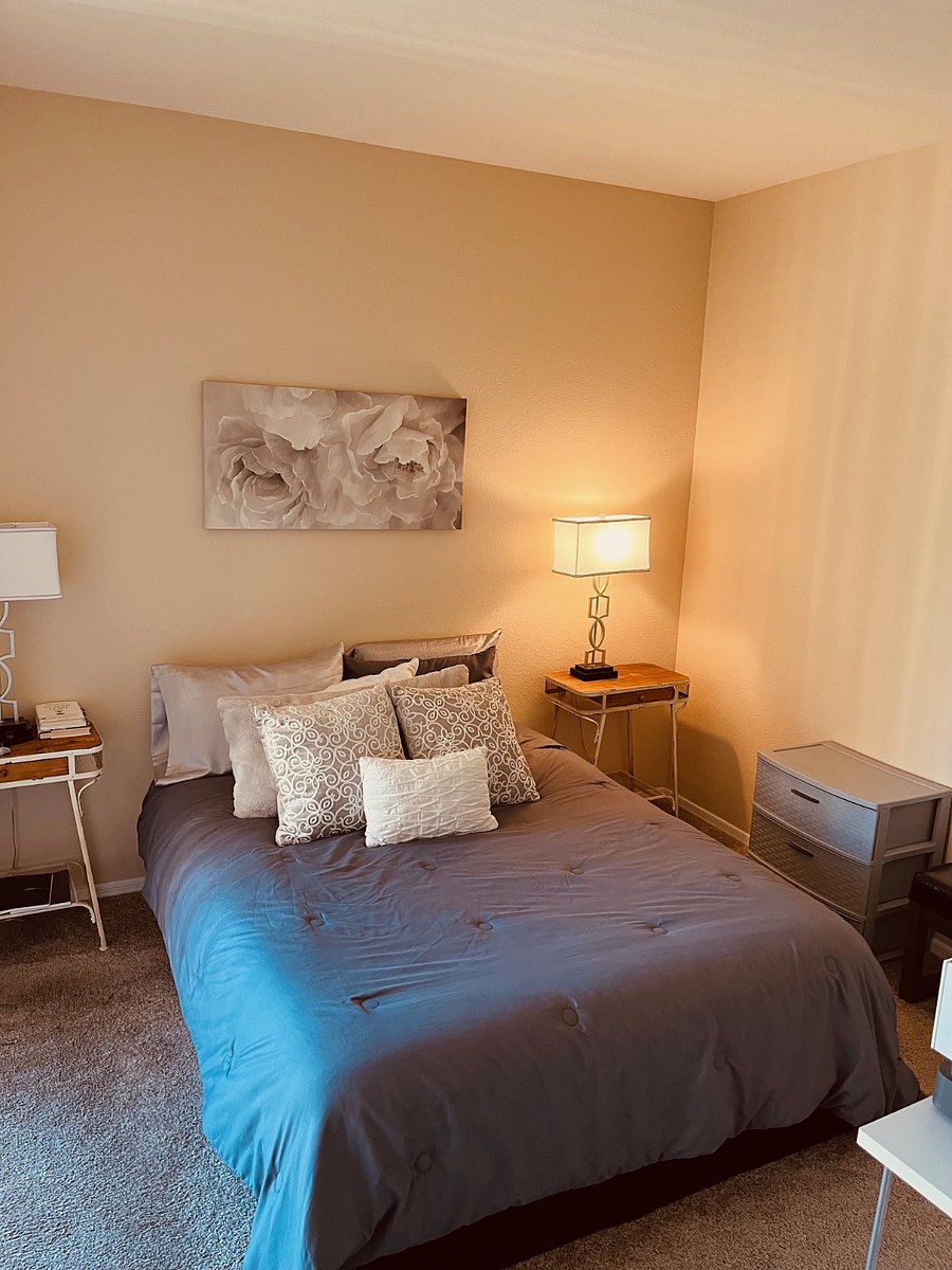 Guest bedroom 