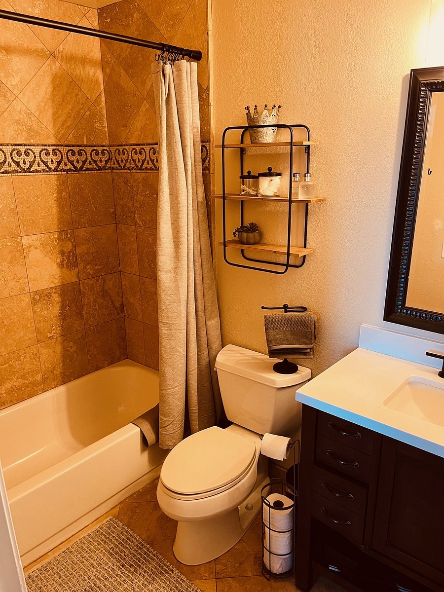 Master bathroom 