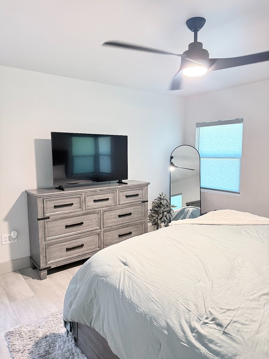 King Bed with TV