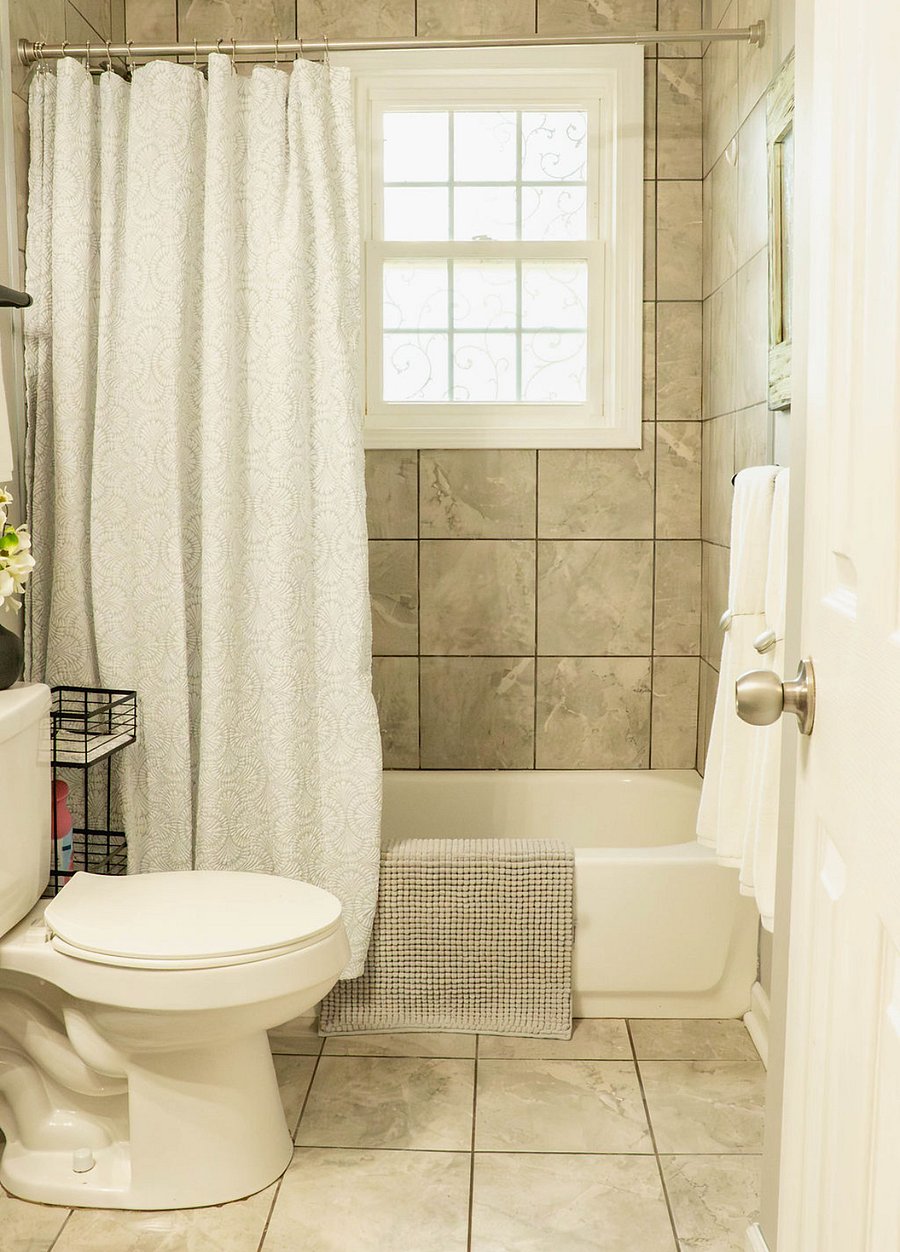 Full bath room