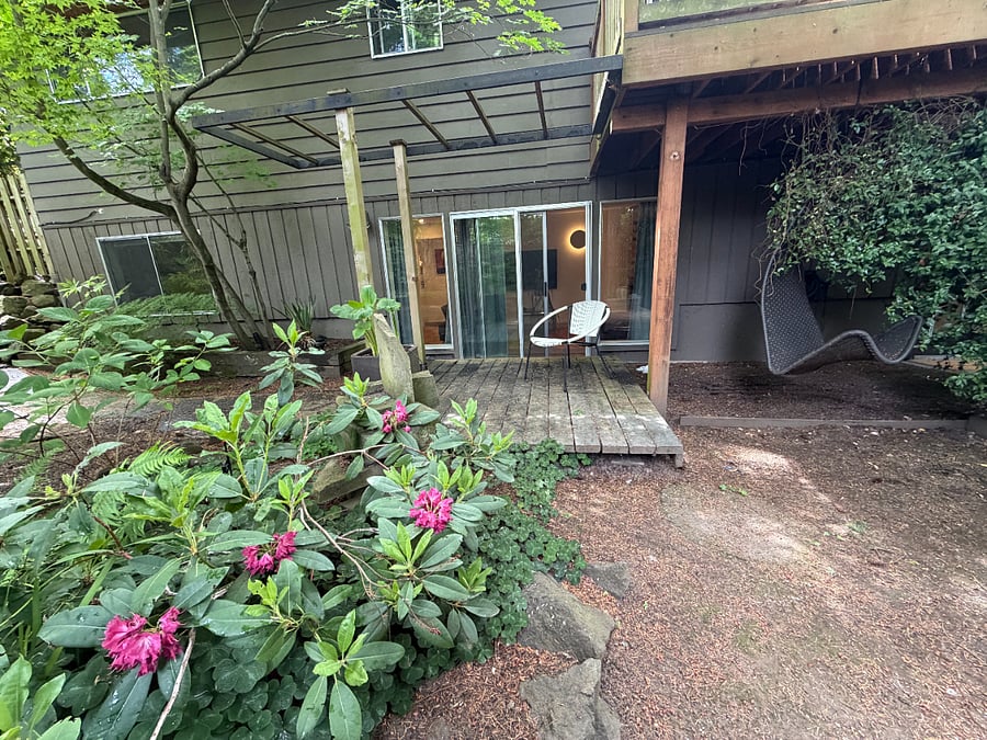 Entry/Yard