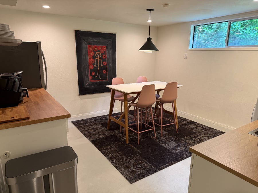 Dining/Desk Area