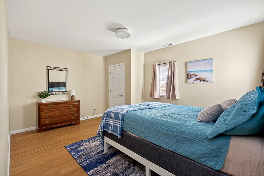 Main Bedroom with Queen Bed