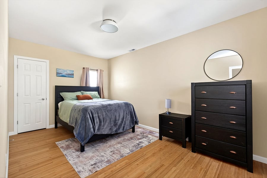 Twin bed bedroom