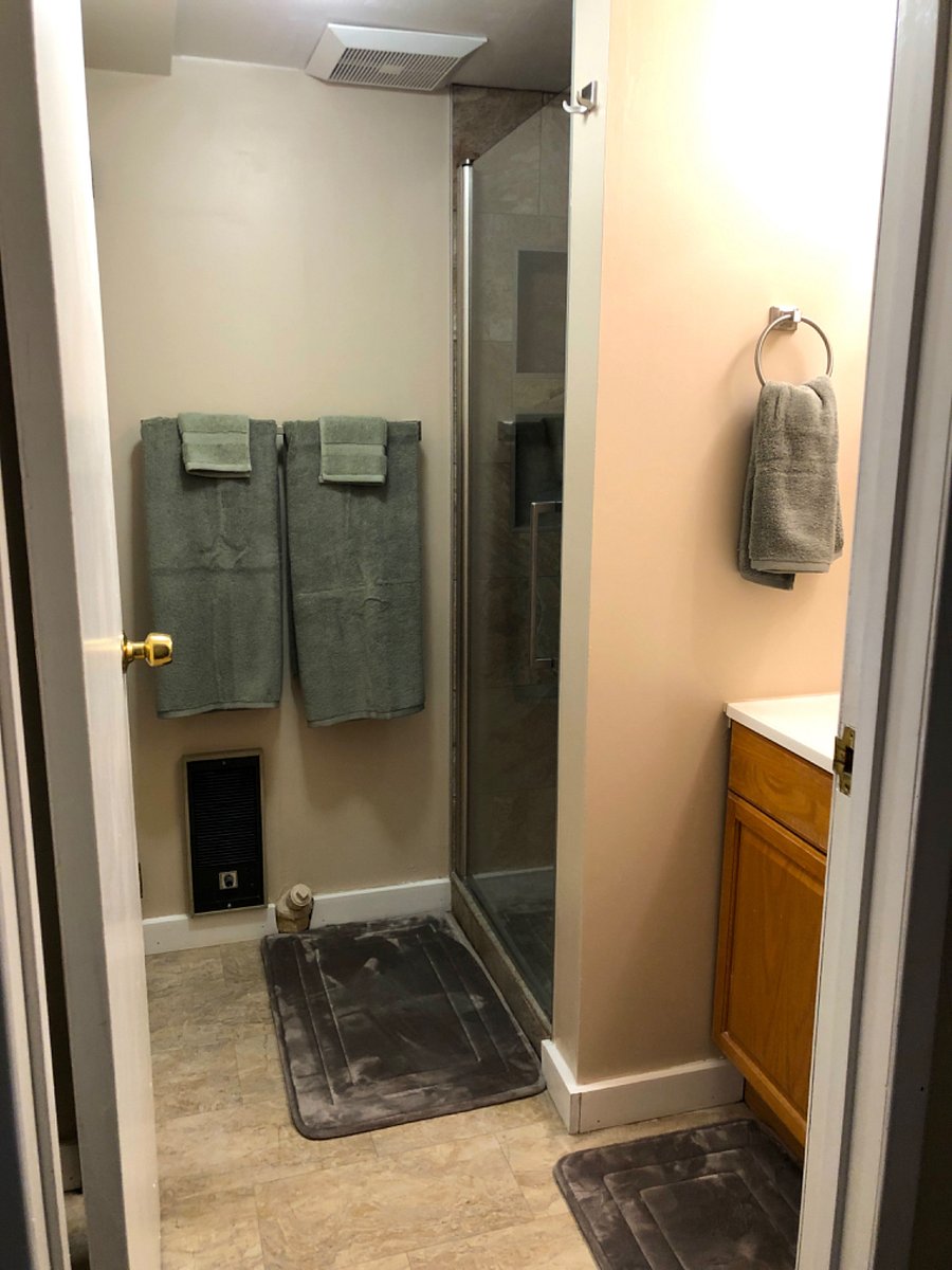 Bathroom stocked with soft towels and floor mats make it warm and cozy.
