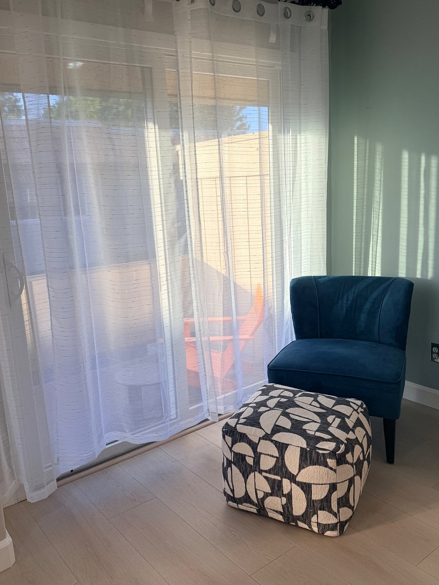 Lounge chair 