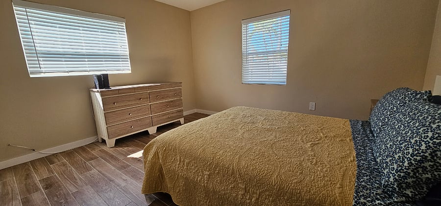 Bedroom 1 - Queen Bed