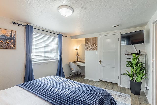 Bedroom 3 (downstairs): Relax in the queen memory foam bed in this cozy, mountain-themed room. Enjoy a 28" smart TV with Blu-ray, a built-in vanity area (or workspace), small walk-in closet, white noise machine, and a clock for your convenience.