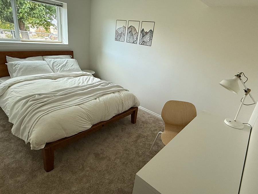 Master Bedroom (Queen size) with Desk