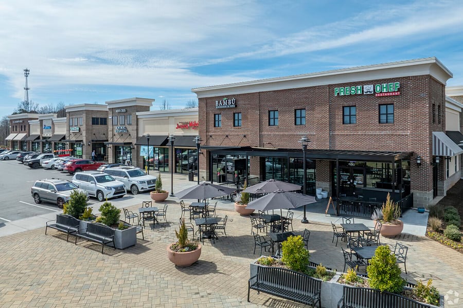 Walk to nearby Publix, restaurants, shops and personal care services