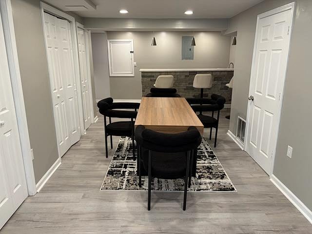 Breakfast Bar with and dining table or worktable 