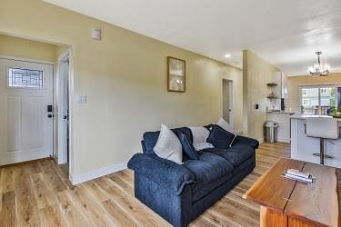 Furnished Finder property 998603_1 photo 7