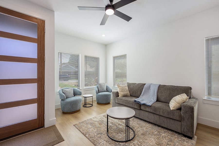 Sofa Pulls out into Queen Bed