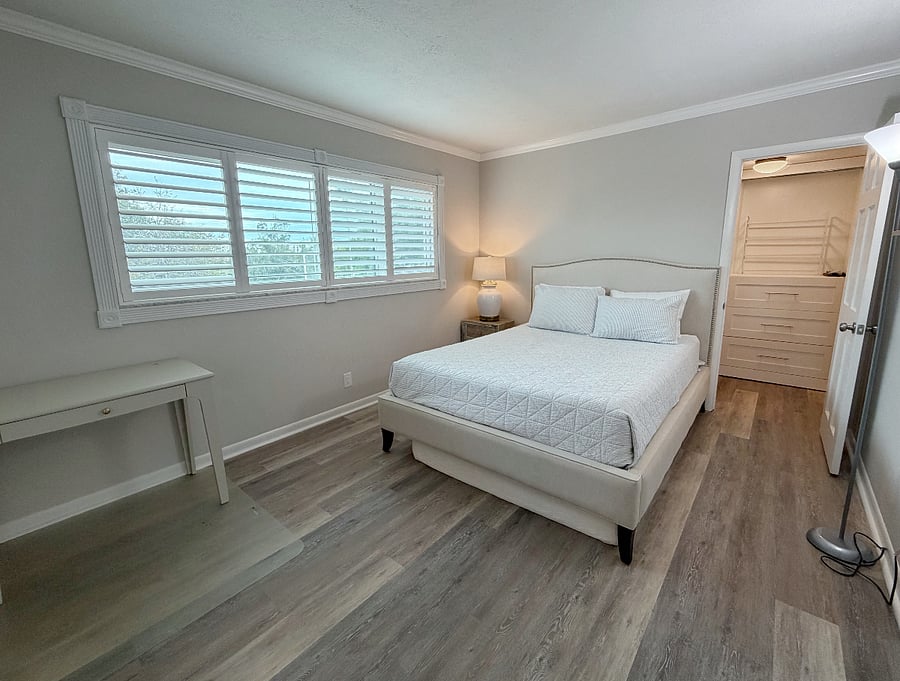 Second bedroom with a queen sized bed.