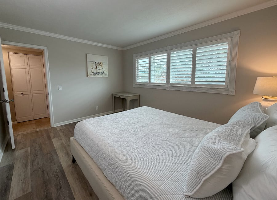 Second bedroom with a queen sized bed.