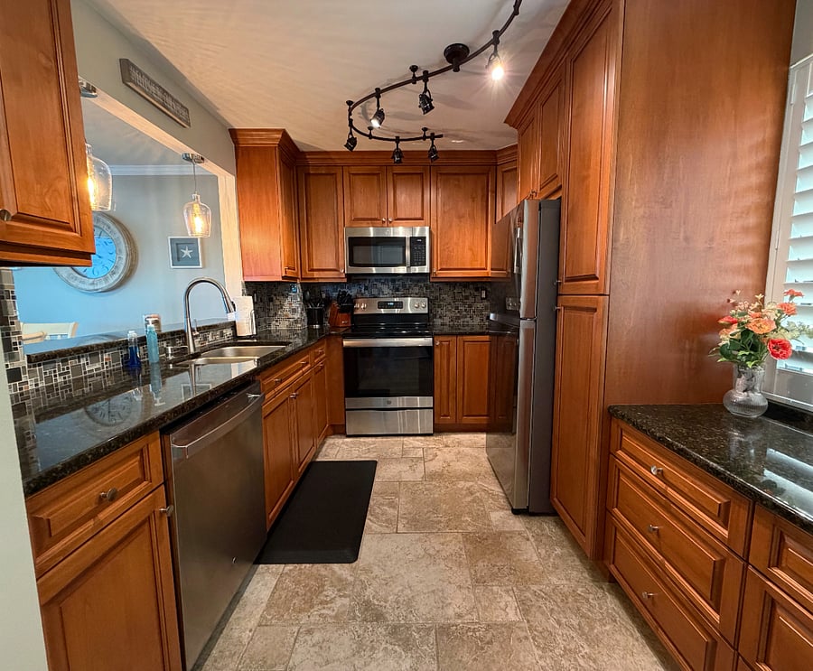 Updated full kitchen