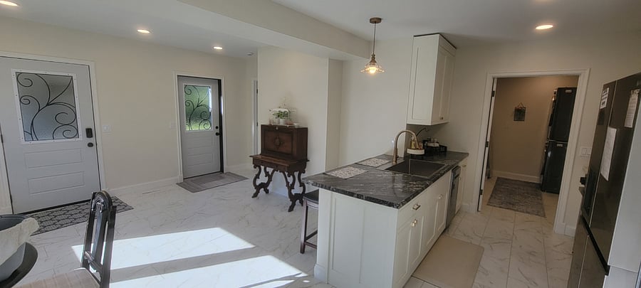 Kitchen with nook