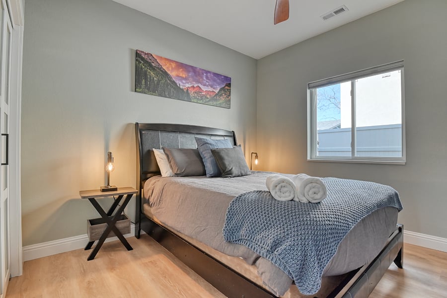 Middle Bedroom with queen bed