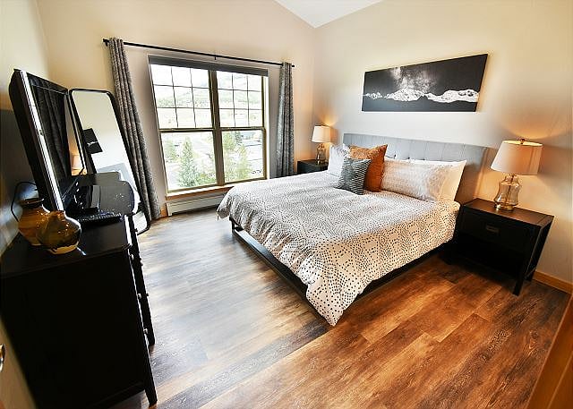 King bedroom - upstairs