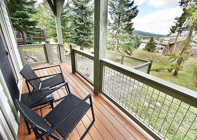 Patio/deck off of queen bedroom