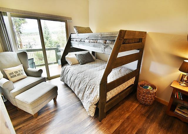 Bunk bedroom - downstairs