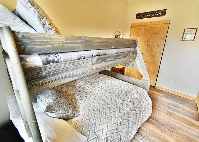 Bunk bedroom - downstairs
