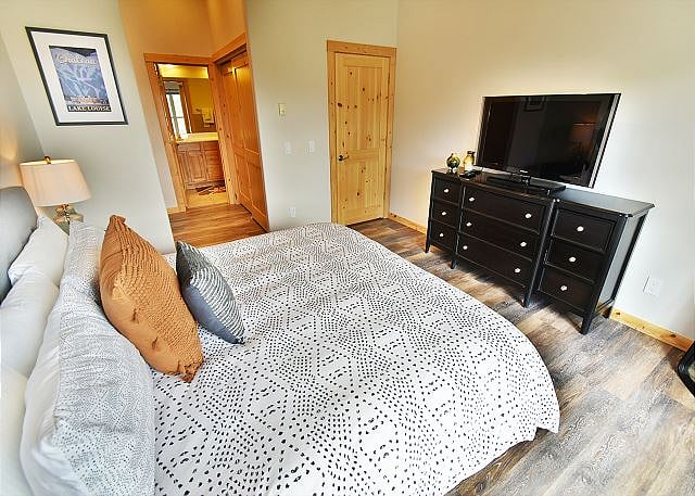 King bedroom - upstairs
