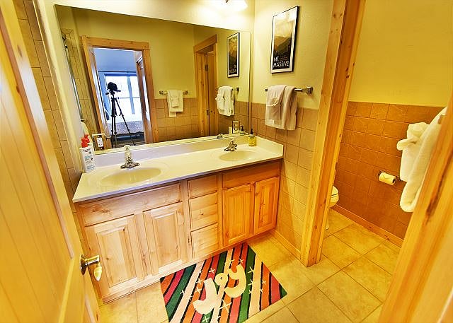 Full bathroom - upstairs