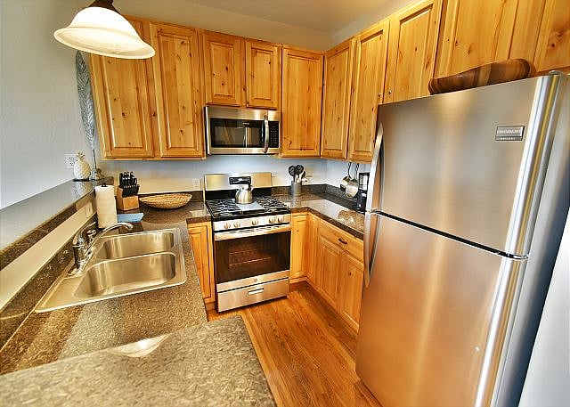 Full kitchen