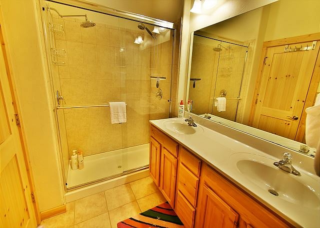 Full bathroom - upstairs