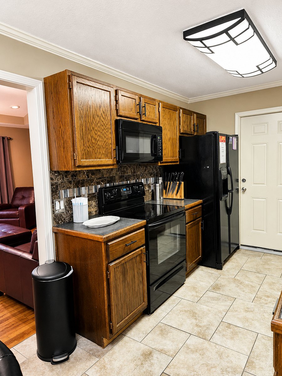 Fully equipped kitchen just off the living room