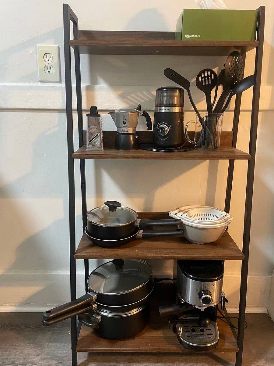Full kitchen with dishwasher and all essentials
