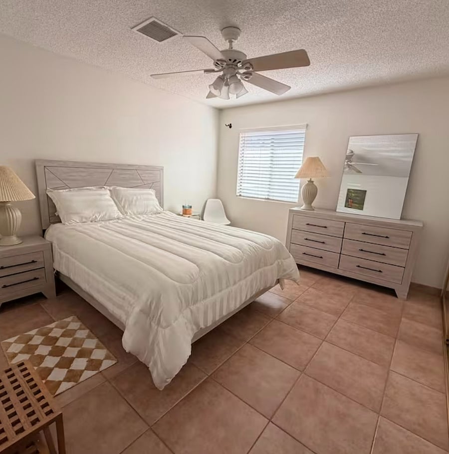 Bedroom #2 - Queen Bed