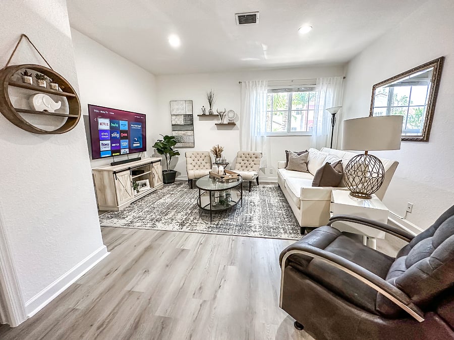 Living room

