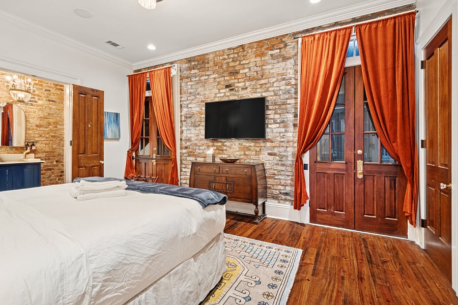 Downstairs king bedroom with ensuite bathroom and access to backyard patio