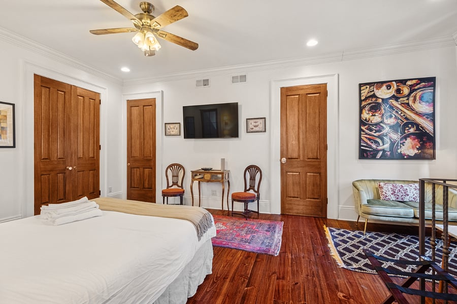 Upstairs queen bedroom with ensure bathroom