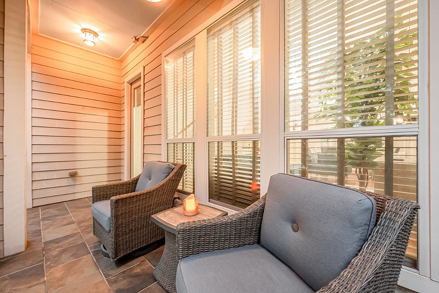 2nd floor front porch 