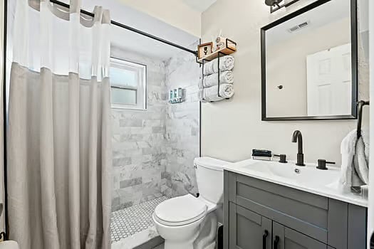 Bathroom 2-hallway